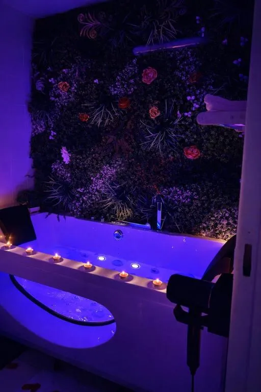 Évasion jacuzzi et luminothérapie, gîte avec spa à Carquefou - photo 3 sur 12