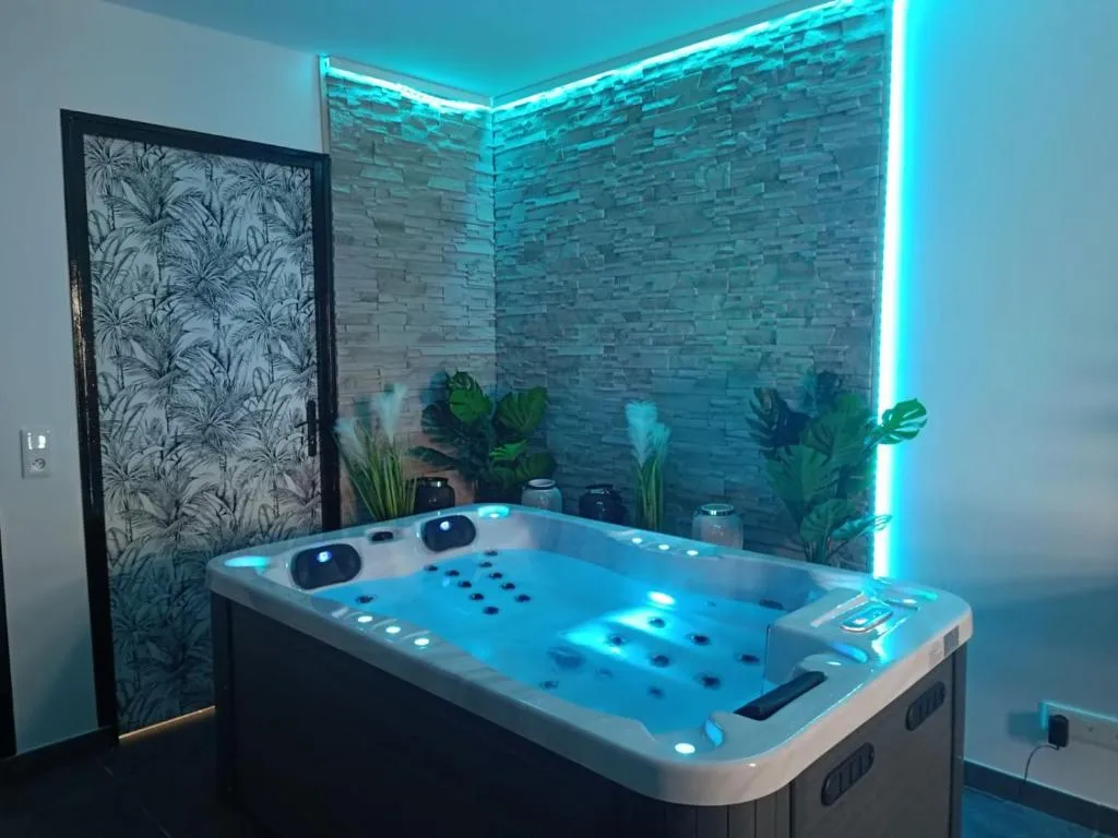 Évasion Jacuzzi Intérieur, gîte avec spa à Rosières-près-Troyes - photo 3 sur 12