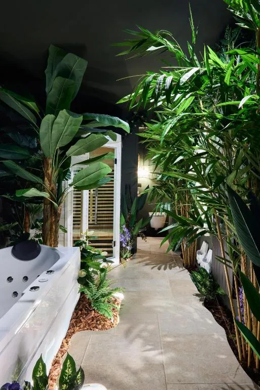 Évasion tropicale - Appartement avec sauna et balnéo (Niort, Deux-Sèvres)