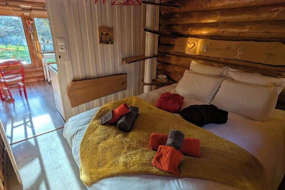 Fuste à toit végétal du Barba, cabane à Faucompierre - photo 2 sur 12