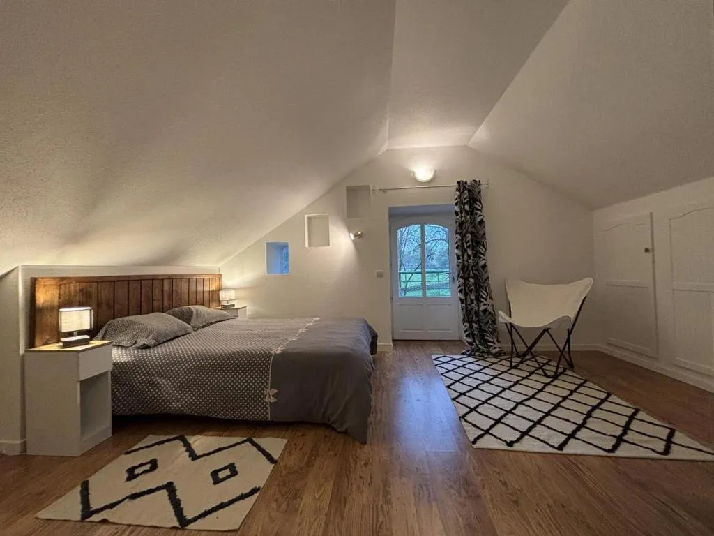 Gîte apaisant de Bézenet, gîte avec spa à Bézenet - photo 2 sur 12
