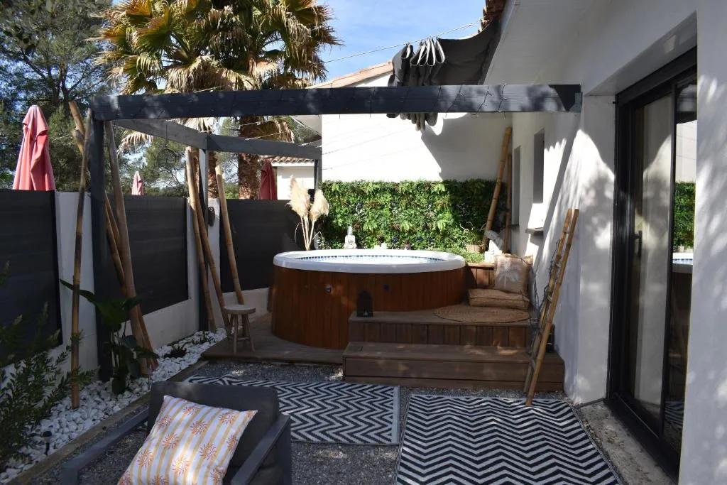 Gîte Céven' Ô Calme - T2 avec jacuzzi privé et piscine (Massillargues-Attuech, Gard)
