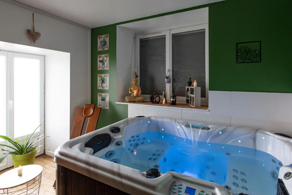 Gîte Chabrignac - Jacuzzi et sauna privatifs en Corrèze (Beynat, Corrèze)