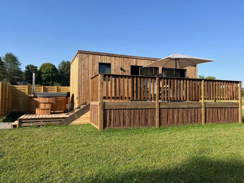 Gîte Emma - chalet avec spa privatif et vue sur le lac (Le Nouvion-en-Thiérache, Aisne)