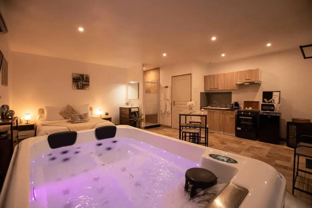 Gîte l'Étoile Spa - Gîte climatisé avec bain à remous, service d'étage (Saint-Vincent-de-Cosse, Dordogne)