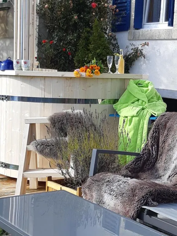 Gîte La Fabrique - Bain nordique privé et sauna en montagne (Les Fontenelles, Doubs)