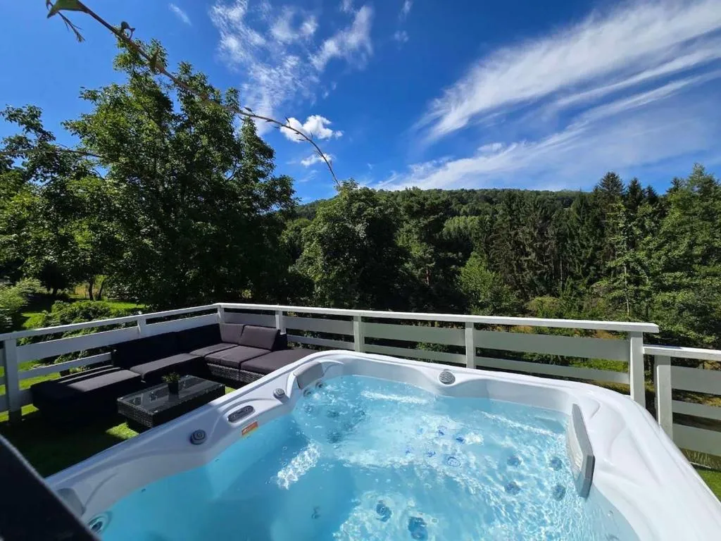 Gîte perché de Ban-de-Laveline - Jacuzzi privatif en lisière de forêt (Ban-de-Laveline, Vosges)