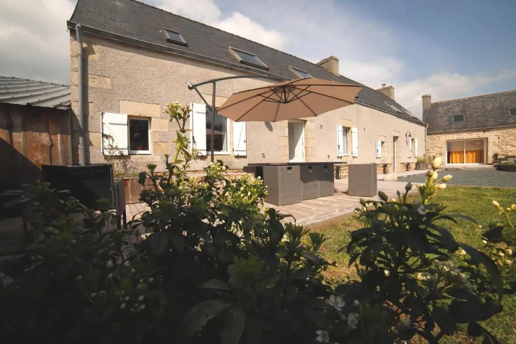 Gîte piscine et spa intérieurs - Séjour pour 7 près de la Torche (Peumerit, Finistère)