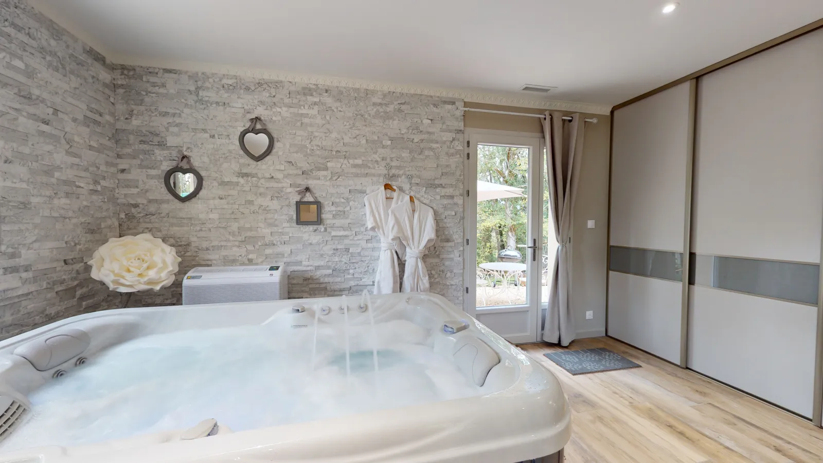 Gîte Romantique & Spa privatif - Gîte Spa & Nature (Saint-Chamassy, Dordogne)