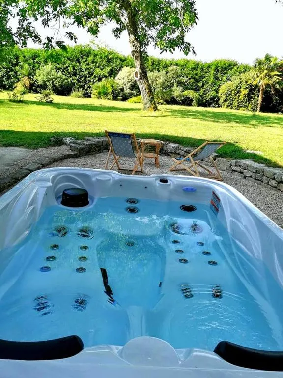 Gîte végétal spa de Jazennes - maison pour deux avec spa privatif (Jazennes, Charente-Maritime)