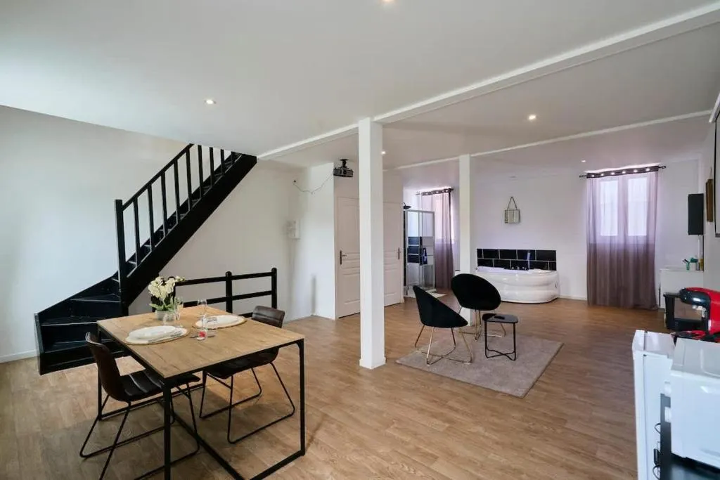 Grand duplex balnéo, gîte avec spa à Tourcoing - photo 2 sur 12