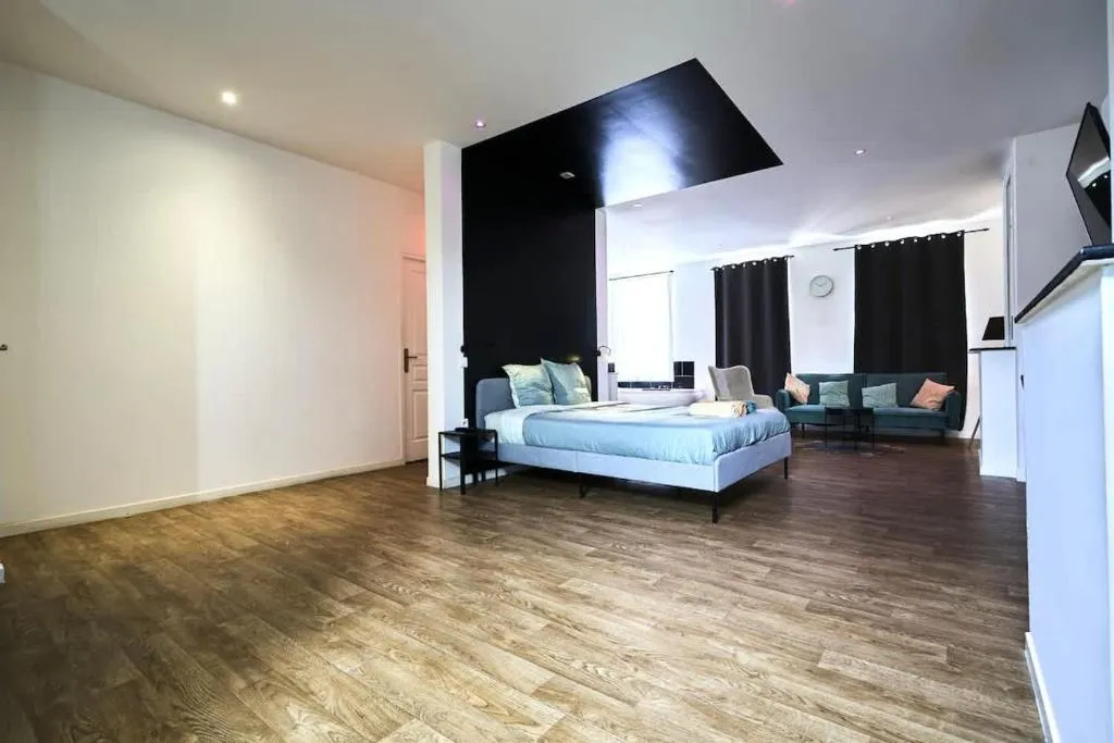 Grand studio balnéo et sauna, gîte avec spa à Tourcoing - photo 2 sur 12