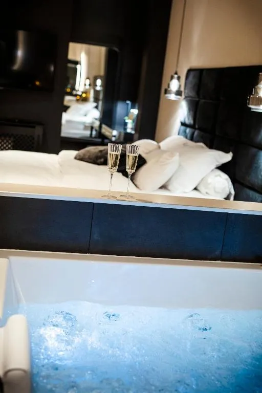 Hédoné Suite et Spa - Suite 5 étoiles avec sauna et bain à remous (Nancy, Meurthe-et-Moselle)