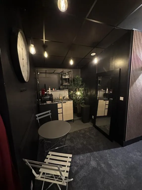 Jacuzzi et cinéma 4K, gîte avec spa à Bordeaux - photo 3 sur 8