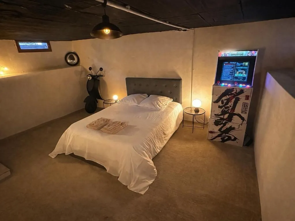 Jacuzzi et cinéma privatif, gîte avec spa à Pessac - photo 2 sur 9