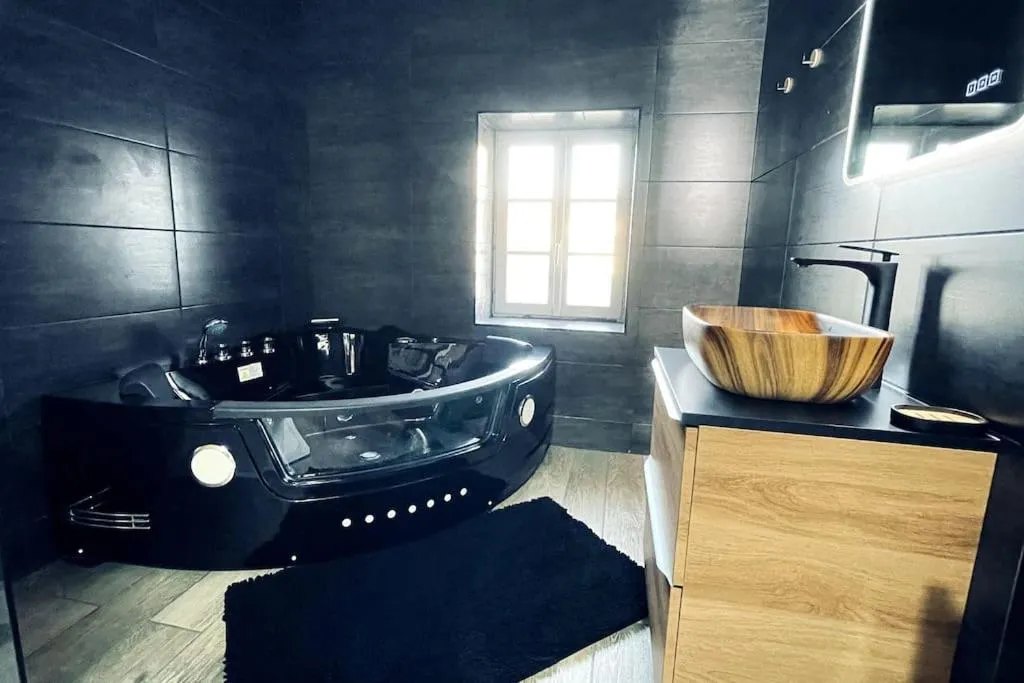 Jacuzzi et Sauna Le Chalet, gîte avec spa à Château-Landon - photo 2 sur 12