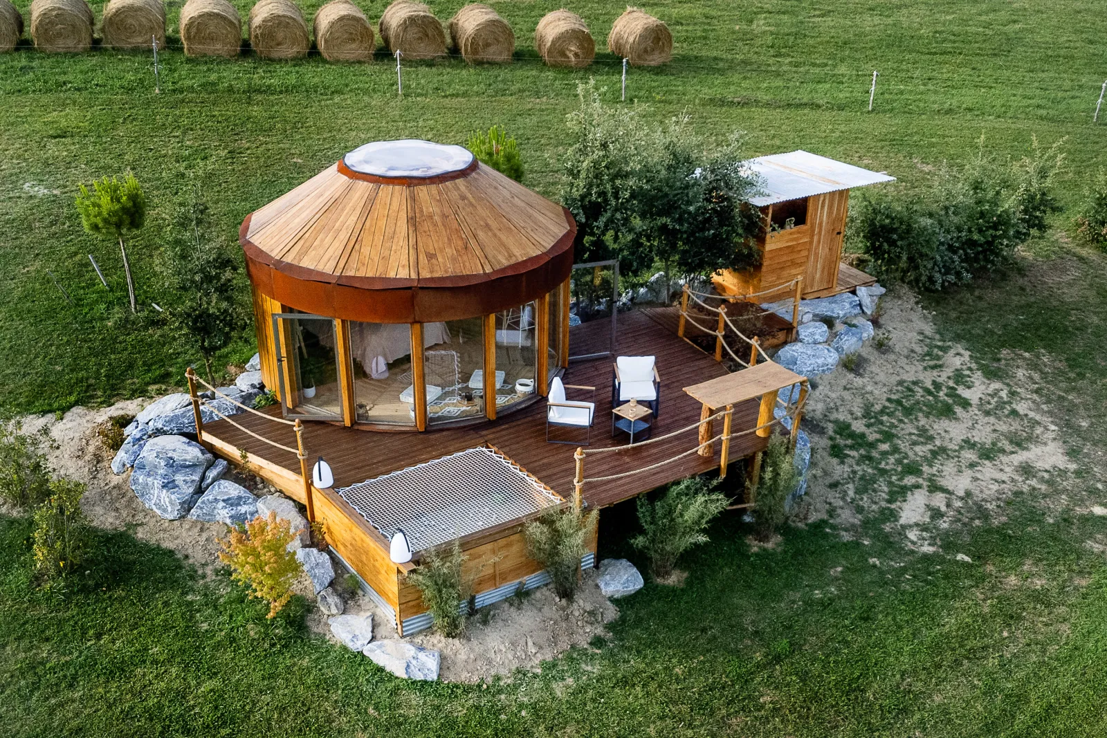Jacuzzi privatif inclus • Vue Pic du Midi • Yourte romantique au cœur de la nature • Séjour bien-être en amoureux, hébergement insolite à Sénac - photo 2 sur 12