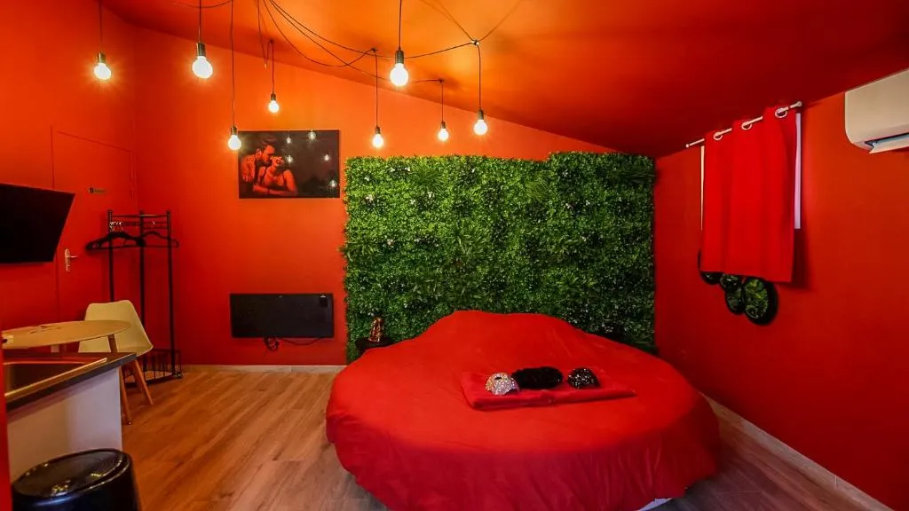 Jacuzzi XXL, gîte avec spa à L'Escarène - photo 2 sur 12