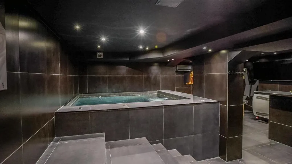 Jacuzzi XXL, gîte avec spa à L'Escarène - photo 3 sur 12