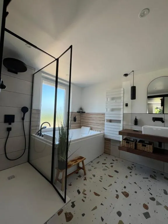 Jolie Maison balnéo de Baudrières, gîte avec spa à Baudrières - photo 3 sur 12