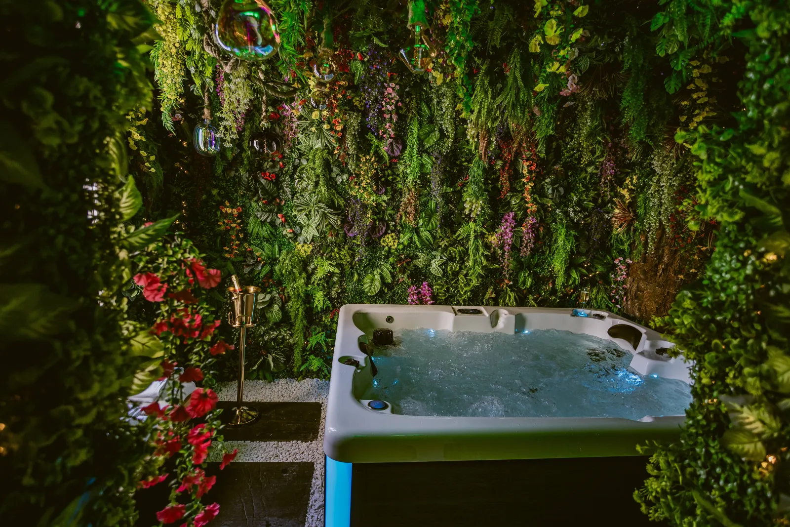 La Jungle Room & Spa, chambre à thème à Mussidan - photo 2 sur 12