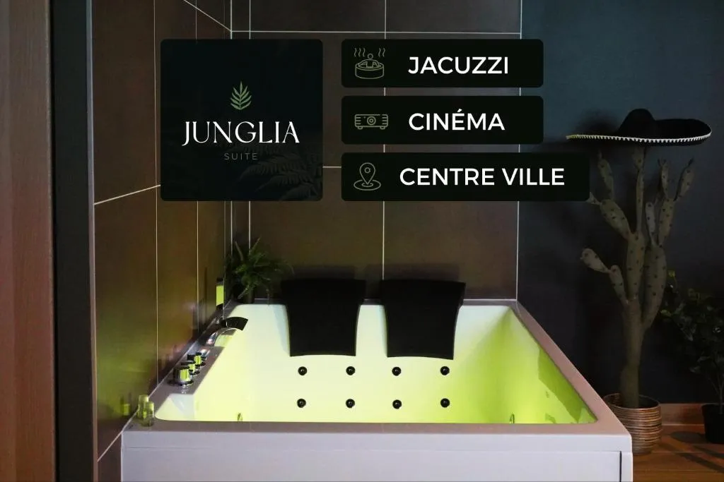 Junglia Suite - Spa privé à 700 m du Monastère royal de Brou (Bourg-en-Bresse, Ain)