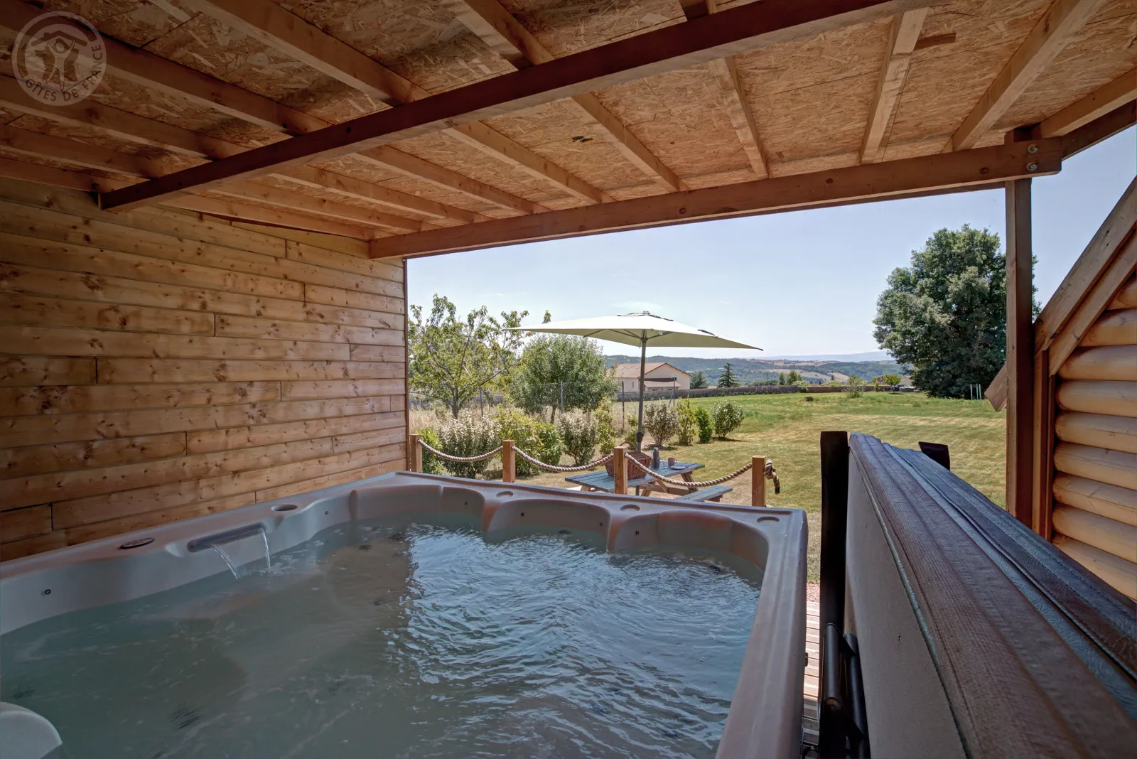Kota Alaska avec Jacuzzi Privatif, hébergement insolite à Pradines - photo 2 sur 12
