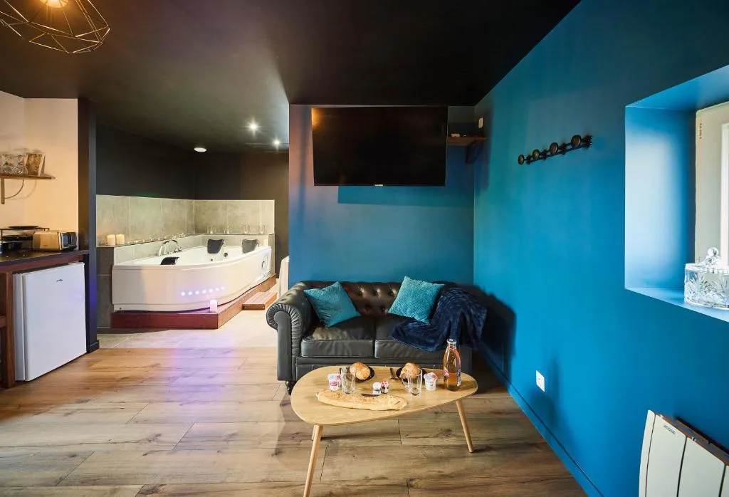 L'Escapade Balnéo - appartement avec baignoire balnéo et terrasse (Le Mans, Sarthe)