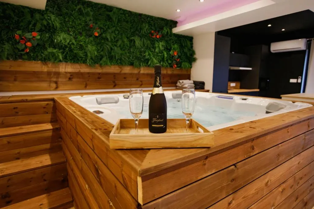 L'Hakuna - Suite avec baignoire spa et balcon près de Cambrai (Fontaine-Notre-Dame, Nord)