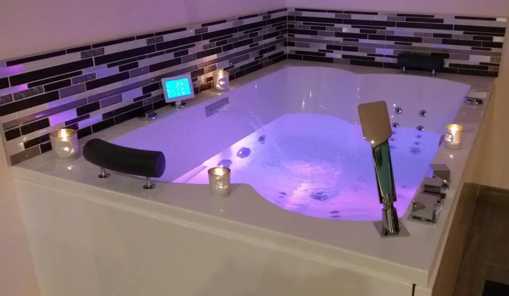L'instant spa - Bain à remous, sauna et terrasse privative (Mont-Saint-Sulpice, Yonne)