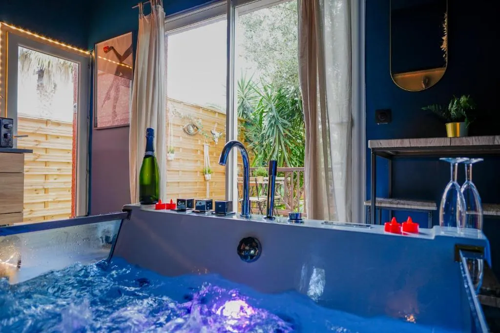 L'Instant Suspendu - studio jacuzzi avec terrasse près de Montpellier (Saint-Aunès, Hérault)