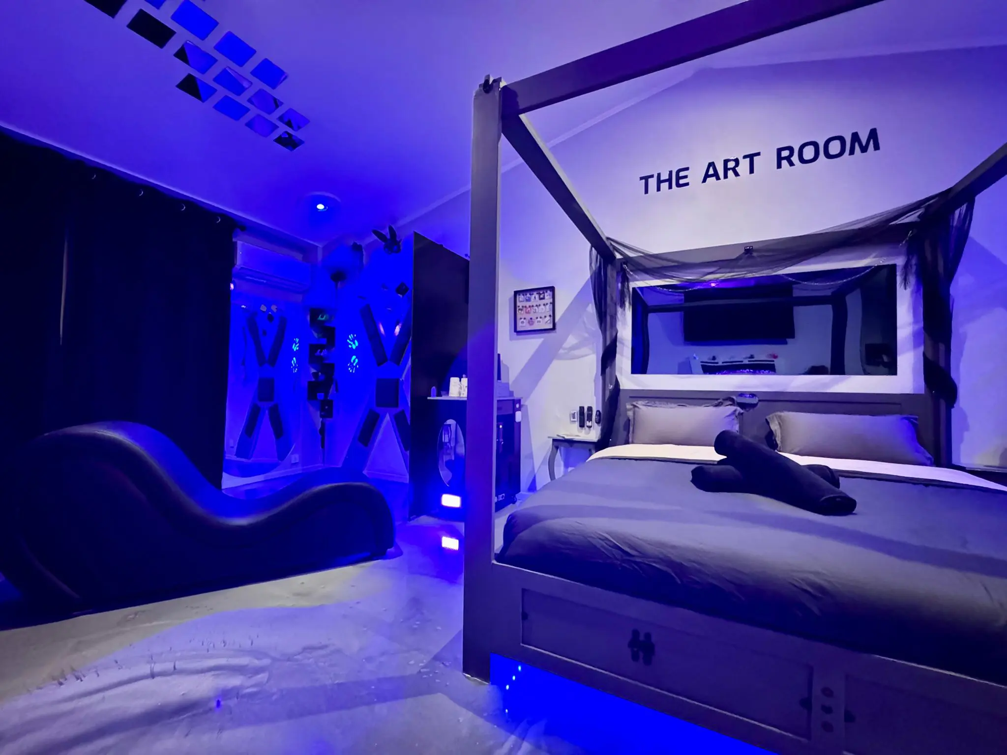 The Art Room by L'1timiste - Spa Rond & Lit Baldaquin (La Rochelle, Charente-Maritime)