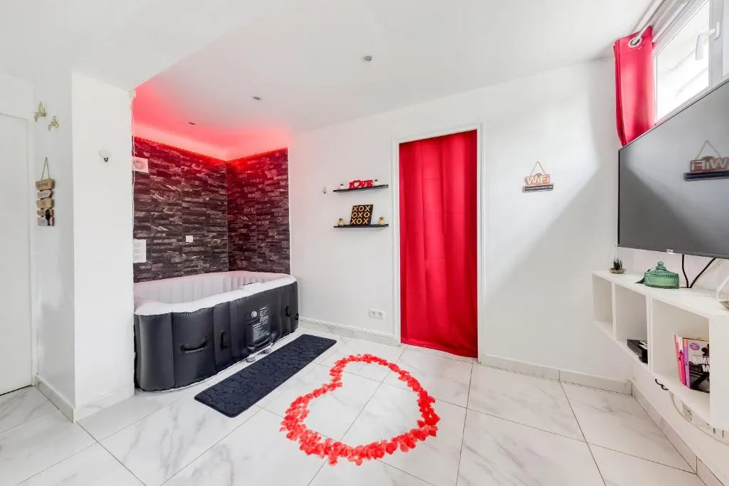 La Belle Hirondelle - Appartement avec jacuzzi et jardin (Morangis, Essonne)