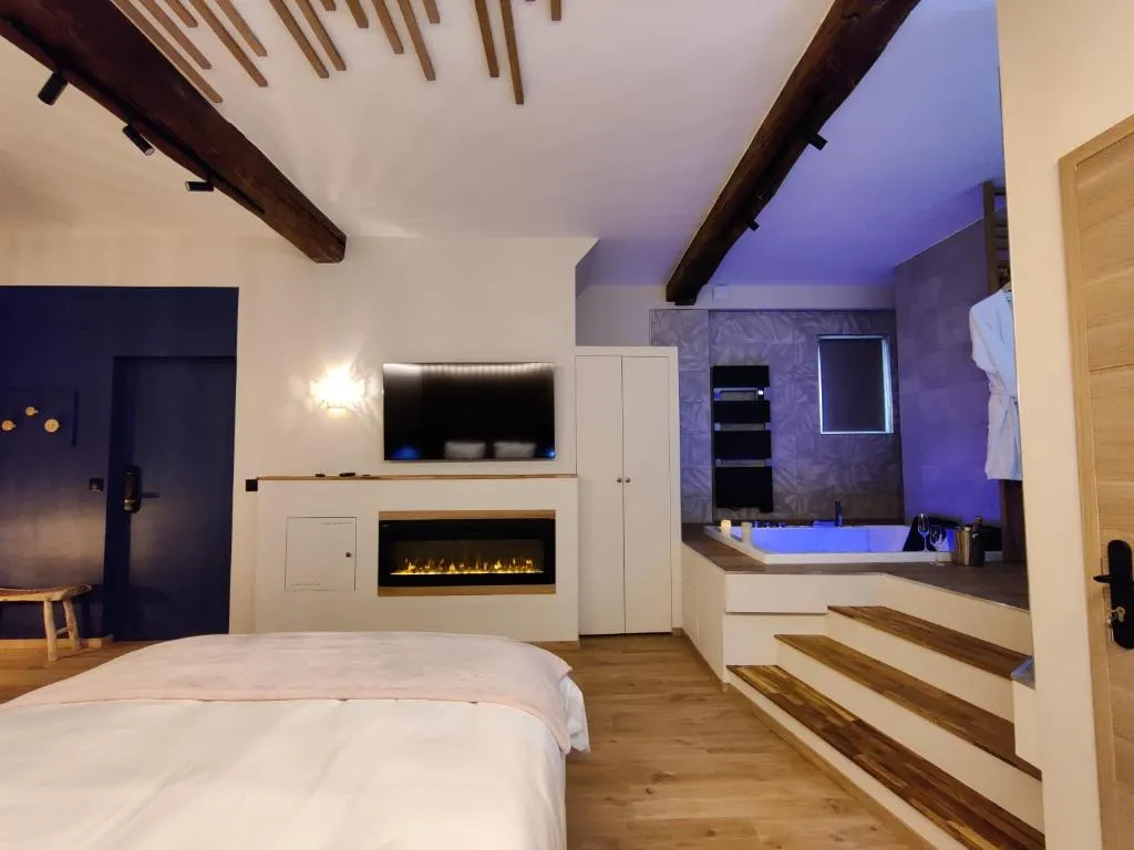 La Bulle Romantique, gîte avec spa à Sacy-le-Grand - photo 2 sur 12