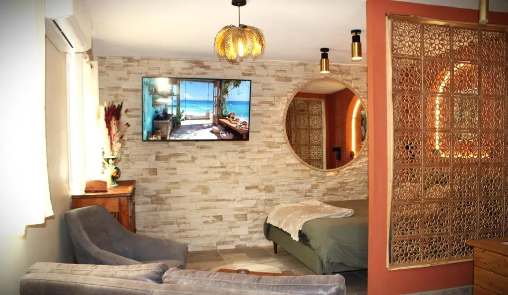 La Casetta - chambre balnéo à l'ambiance méditerranéenne (Wizernes, Pas-de-Calais)