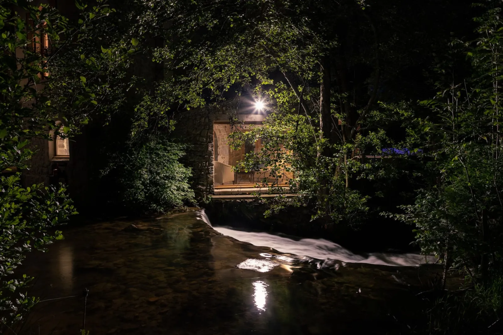 La Chapelle-Moulin & SPA, hébergement insolite à Bourg-Argental - photo 2 sur 12