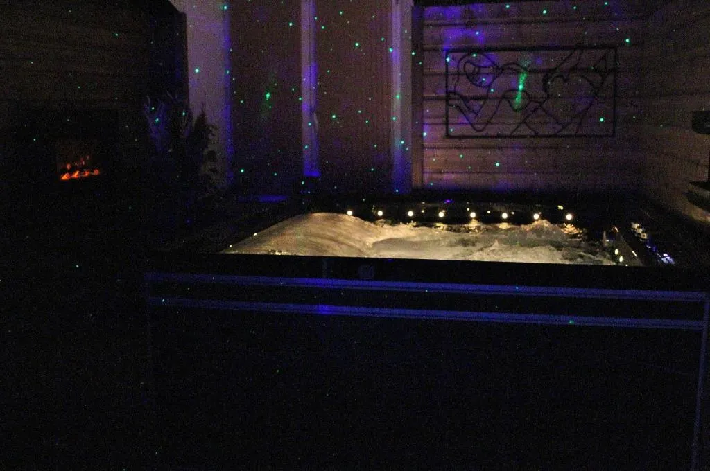 La Crèche Romantique - Appartement avec bain à remous et bar en ville (Bogny-sur-Meuse, Ardennes)