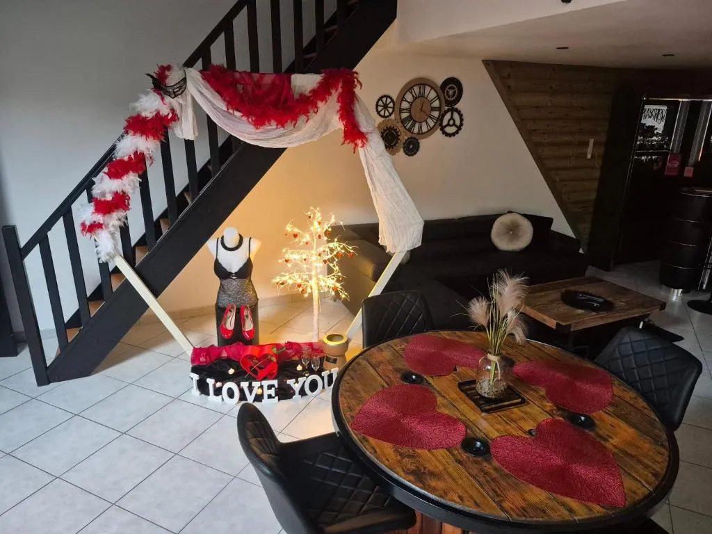 La Crèche Romantique, gîte avec spa à Bogny-sur-Meuse - photo 3 sur 12