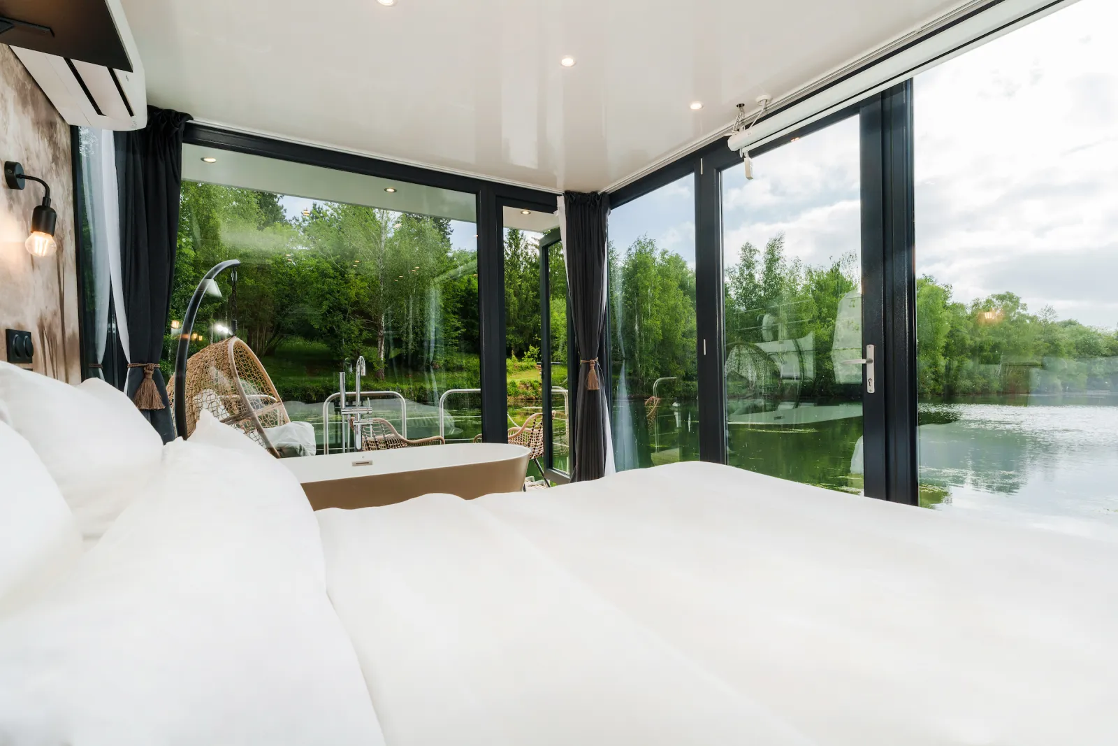 La Gabrielle & Balnéo, suite flottante à Saint-Fargeau-Ponthierry - photo 2 sur 12