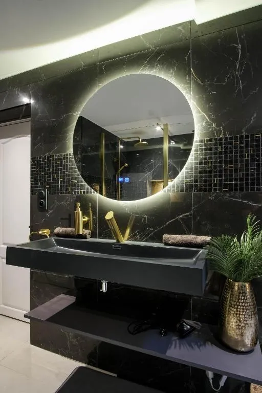 La Golden Suite, gîte avec spa à Cambrai - photo 3 sur 12