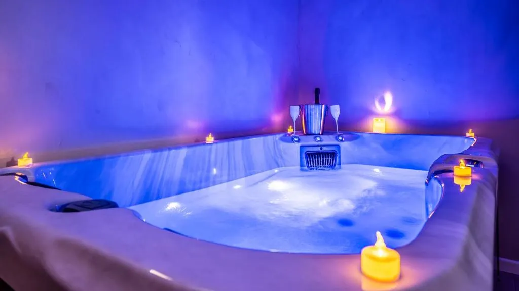 La Grange de Clyna, gîte avec spa à Brette-les-Pins - photo 3 sur 12