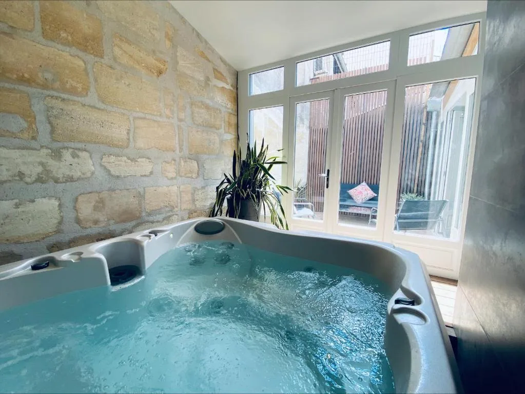La King Suite Spa, gîte avec spa à Bordeaux - photo 2 sur 12