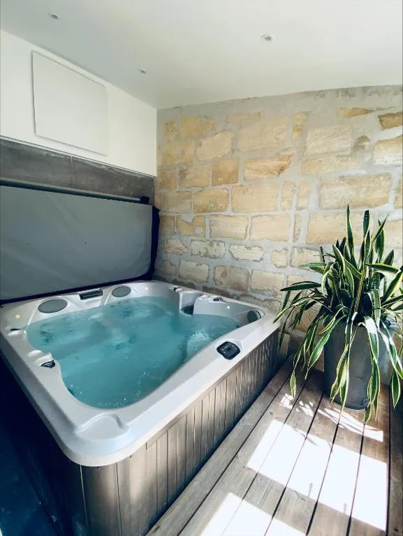 La King Suite Spa, gîte avec spa à Bordeaux - photo 3 sur 12