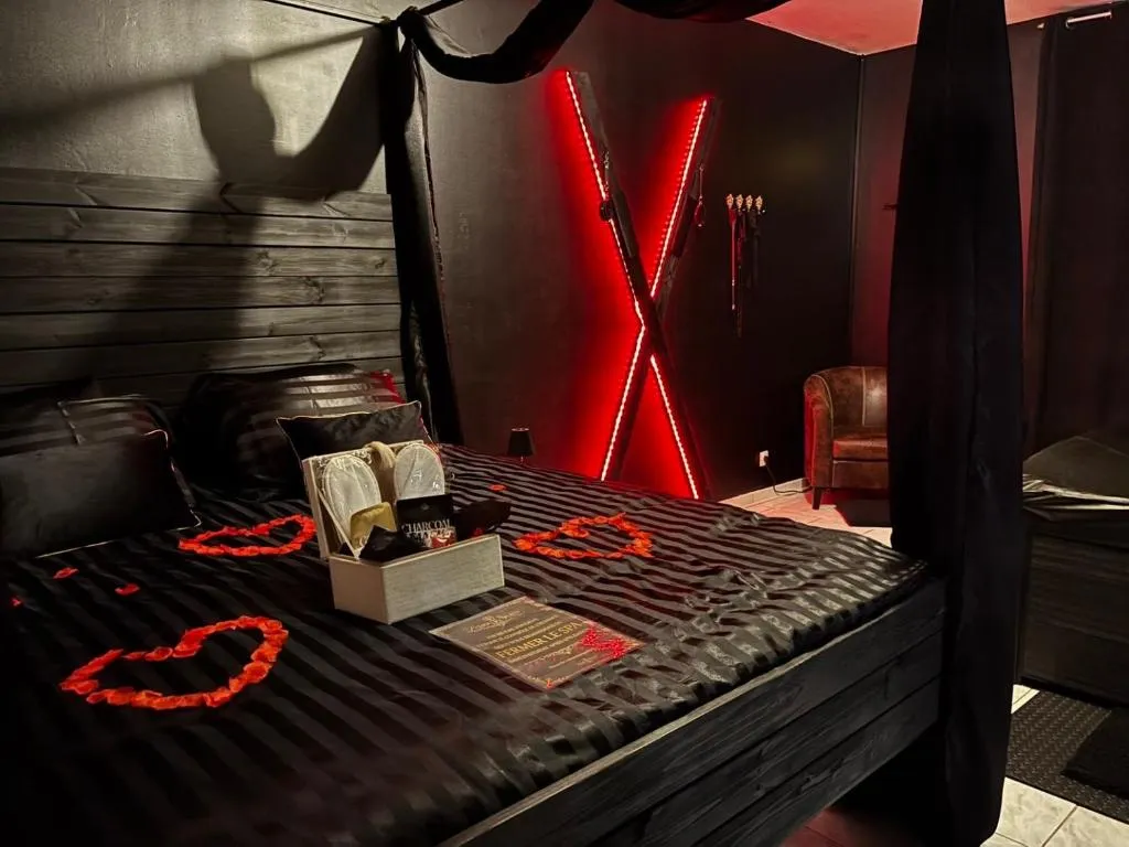 La Loge Secrète, love room à Dolus-le-Sec - photo 2 sur 10
