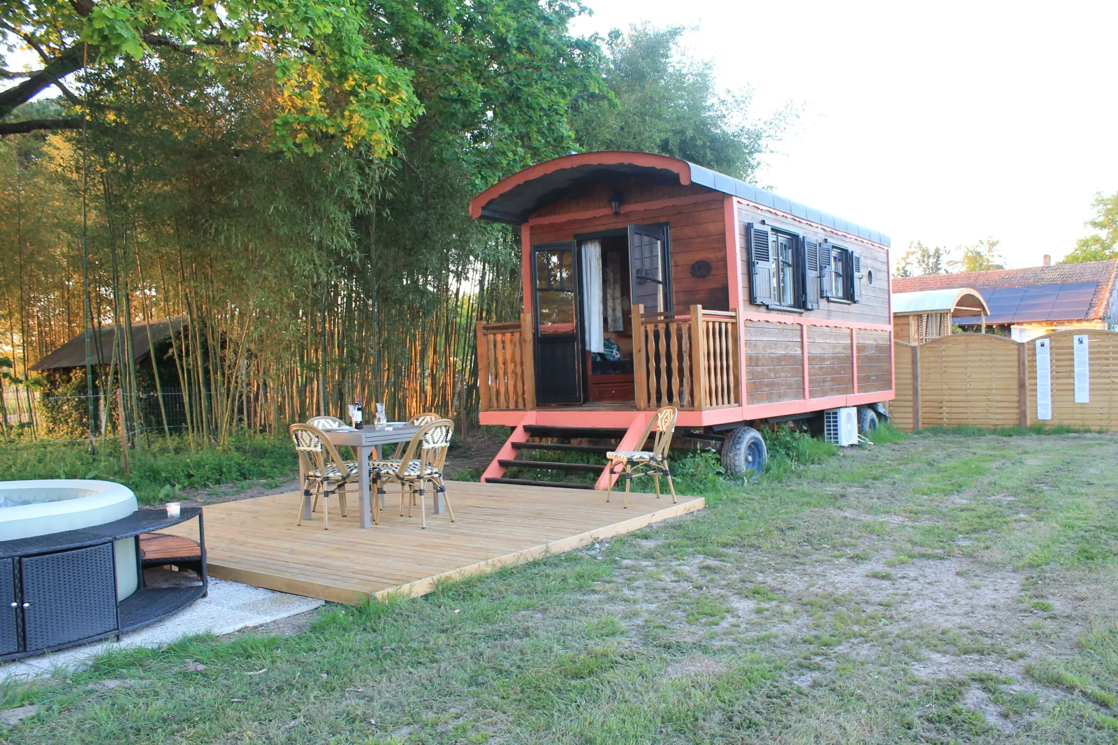 La Muse - Roulotte avec spa privatif (Beaupouyet, Dordogne)