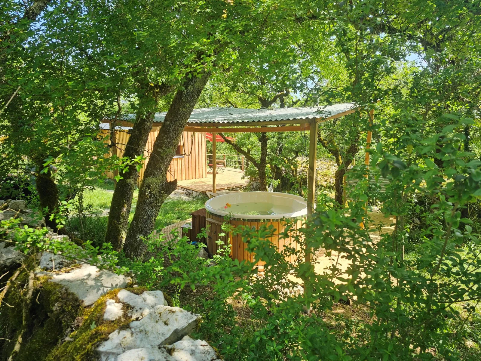 La nuitée belle - Cabane avec bain nordique privatif (Cénevières, Lot)