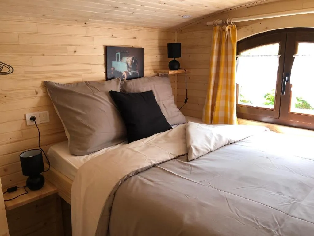 La Roulotte d'Émilie, gîte avec spa à Beurlay - photo 2 sur 10