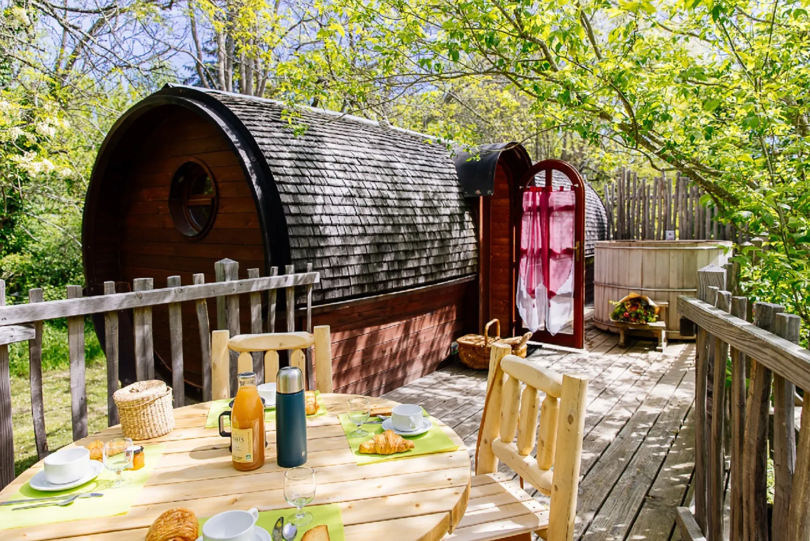 La Roulotte Viticole & Spa privatif - Domaine EcÔtelia (Le Nizan, Gironde)