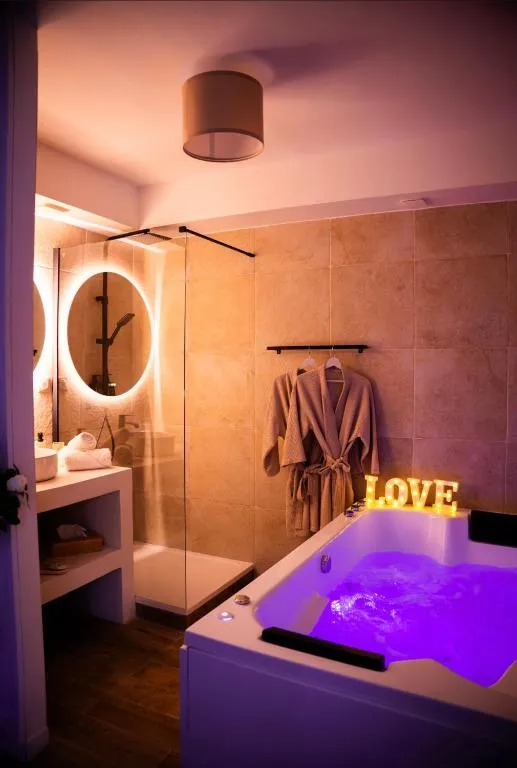 La Suite Delma - Appartement avec bain à remous et jardin (Neuilly-Plaisance, Seine-Saint-Denis)