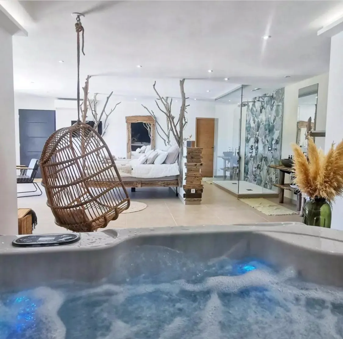 La Suite des Délices - Suite avec jacuzzi et piscine (Nîmes, Gard)